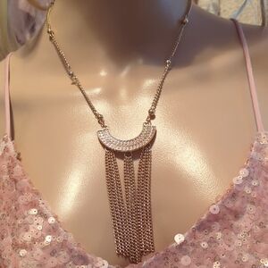 Elegant Gold Necklace with Fringe Detailing